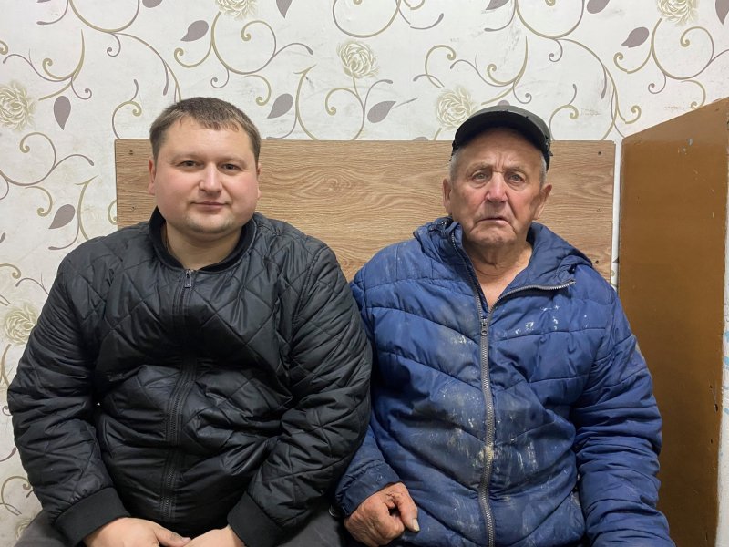 В Свердловской области участковые нашли в лесу заблудившегося дедушку